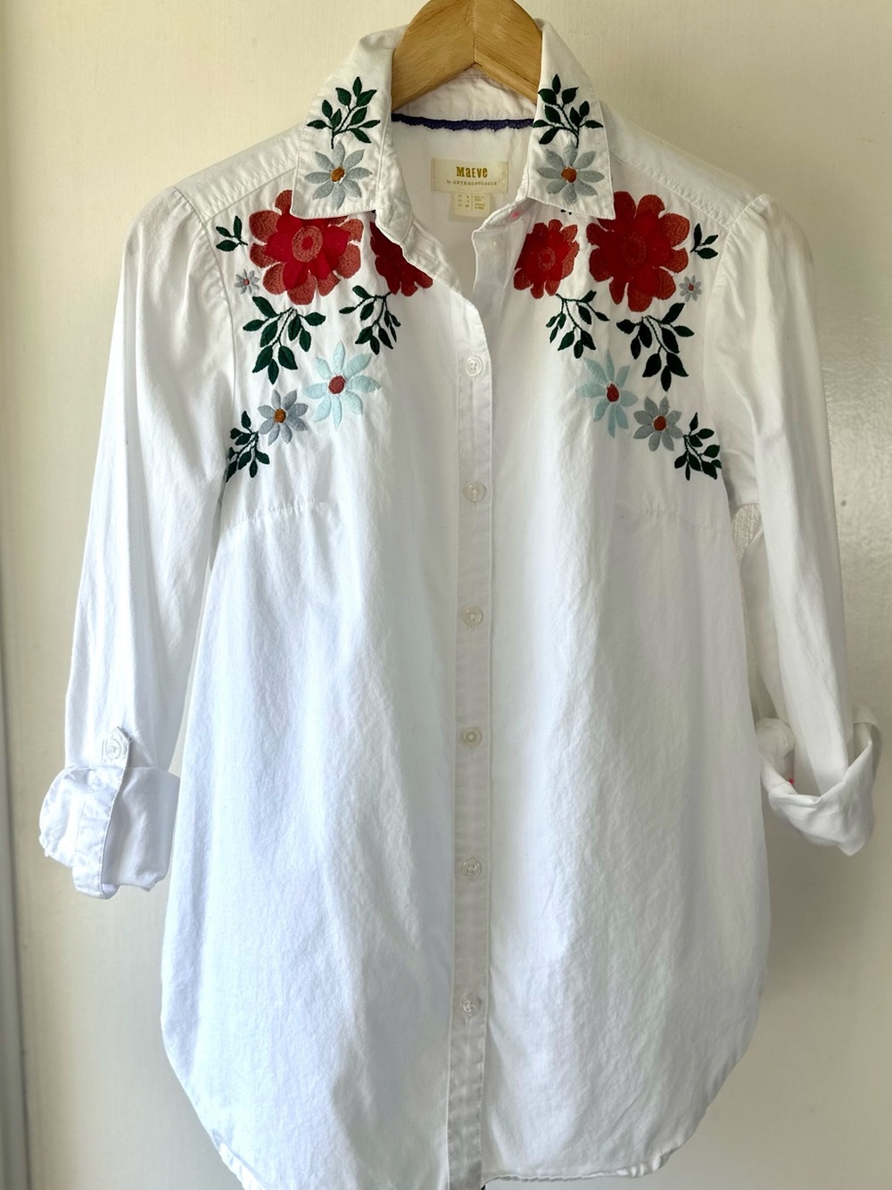 Maeve Anthropologie White Button-Up Shirt with Floral Embroidery